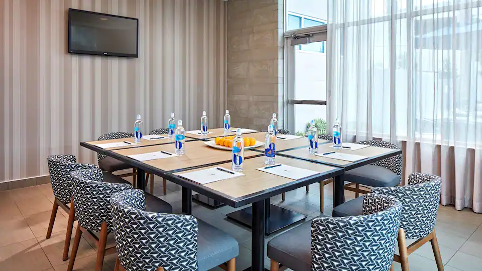 Hyatt place Hollow Square Style meeting room